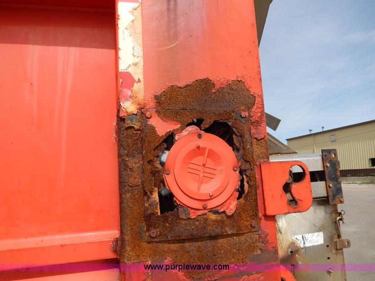 image for item H6935 1999 International 4900 dump truck