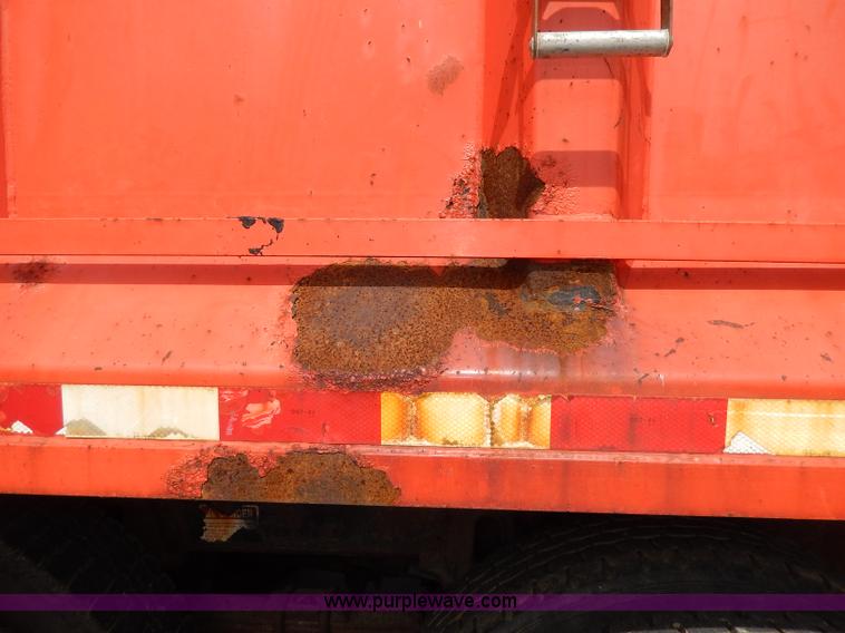 image for item H6935 1999 International 4900 dump truck