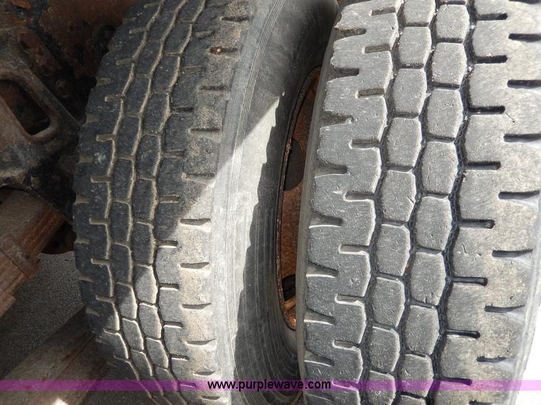 image for item H6935 1999 International 4900 dump truck