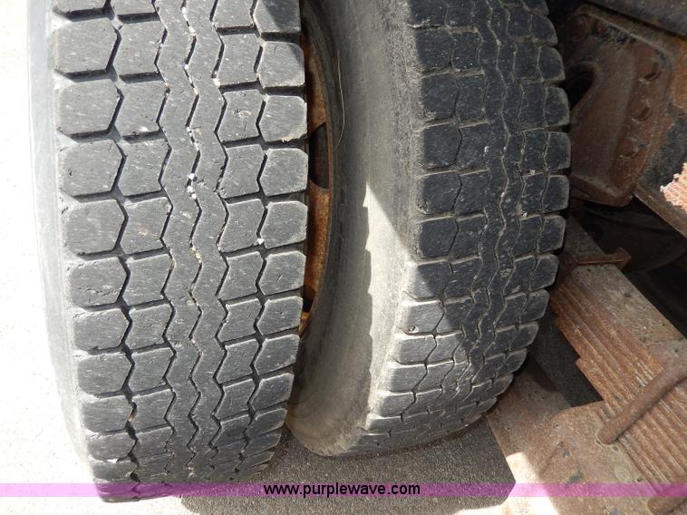 image for item H6935 1999 International 4900 dump truck