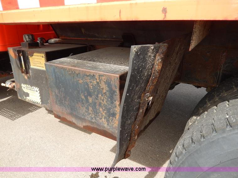 image for item H6935 1999 International 4900 dump truck