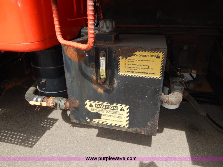 image for item H6935 1999 International 4900 dump truck