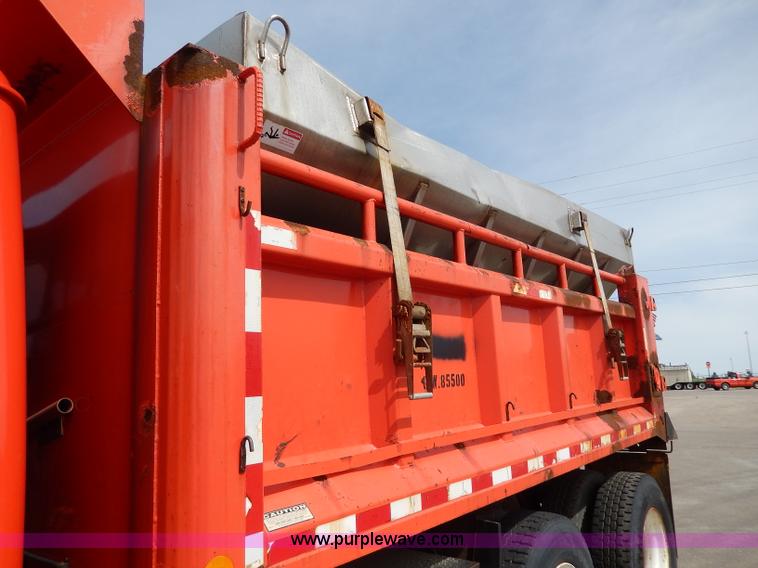 image for item H6935 1999 International 4900 dump truck