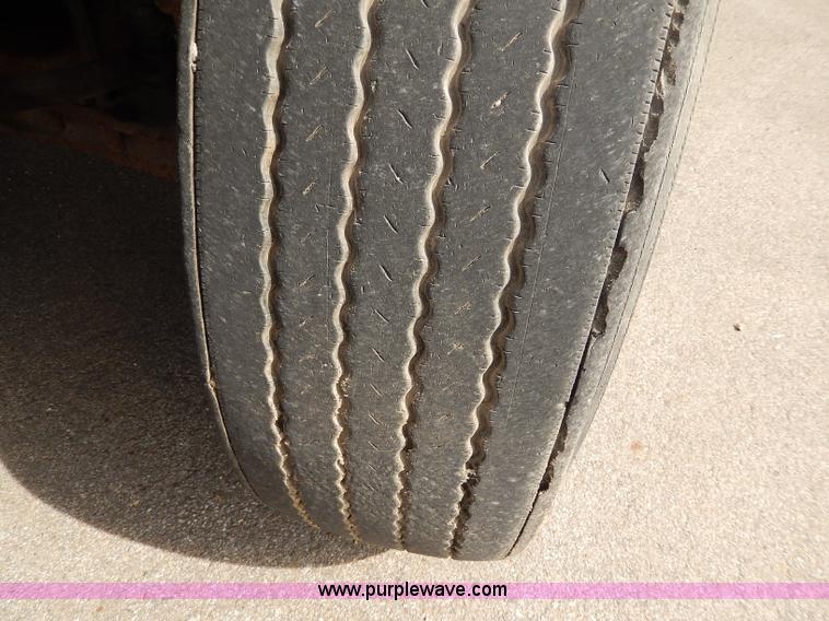 image for item H6935 1999 International 4900 dump truck