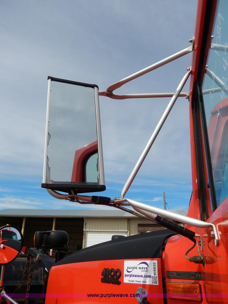 image for item H6935 1999 International 4900 dump truck