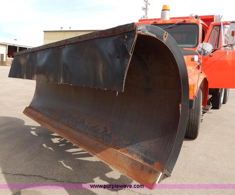 image for item H6935 1999 International 4900 dump truck