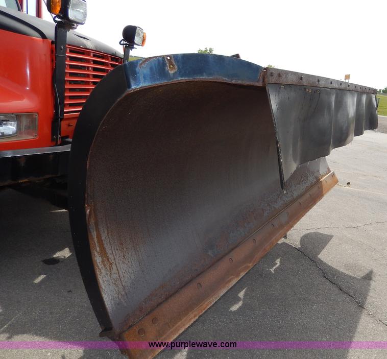 image for item H6935 1999 International 4900 dump truck