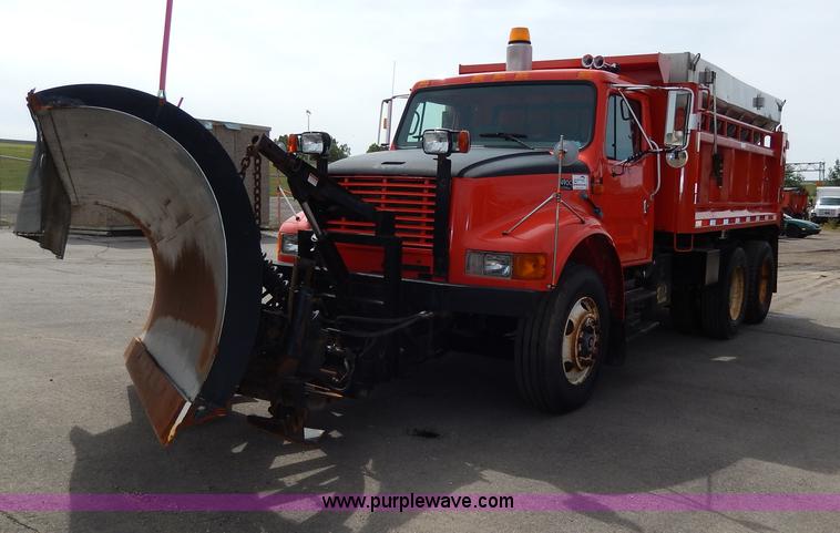 image for item H6936 1999 International 4900 dump truck