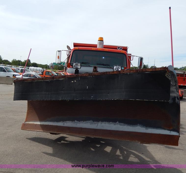 image for item H6936 1999 International 4900 dump truck