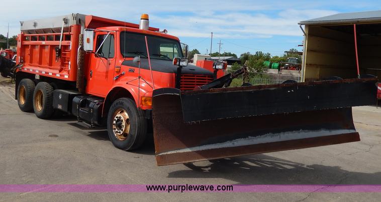 image for item H6936 1999 International 4900 dump truck