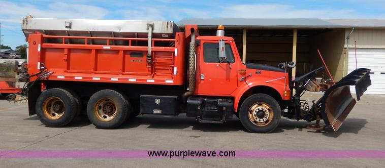 image for item H6936 1999 International 4900 dump truck