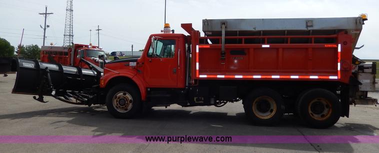 image for item H6936 1999 International 4900 dump truck