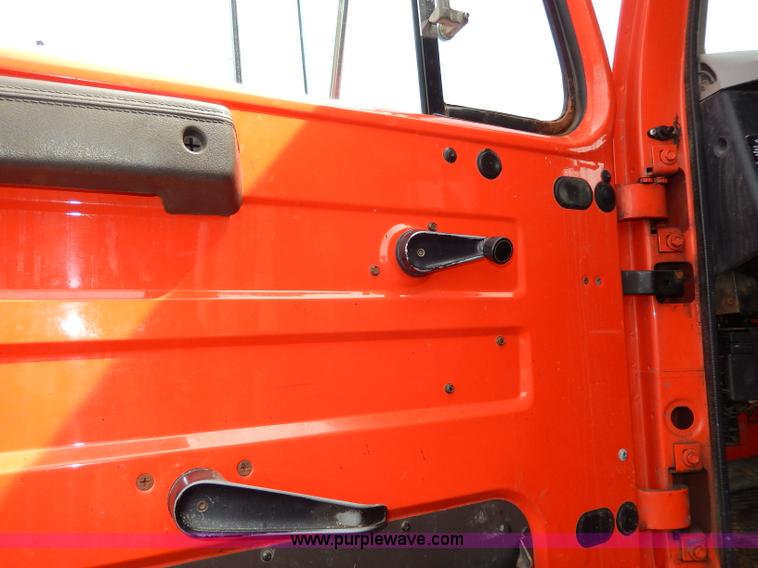 image for item H6936 1999 International 4900 dump truck