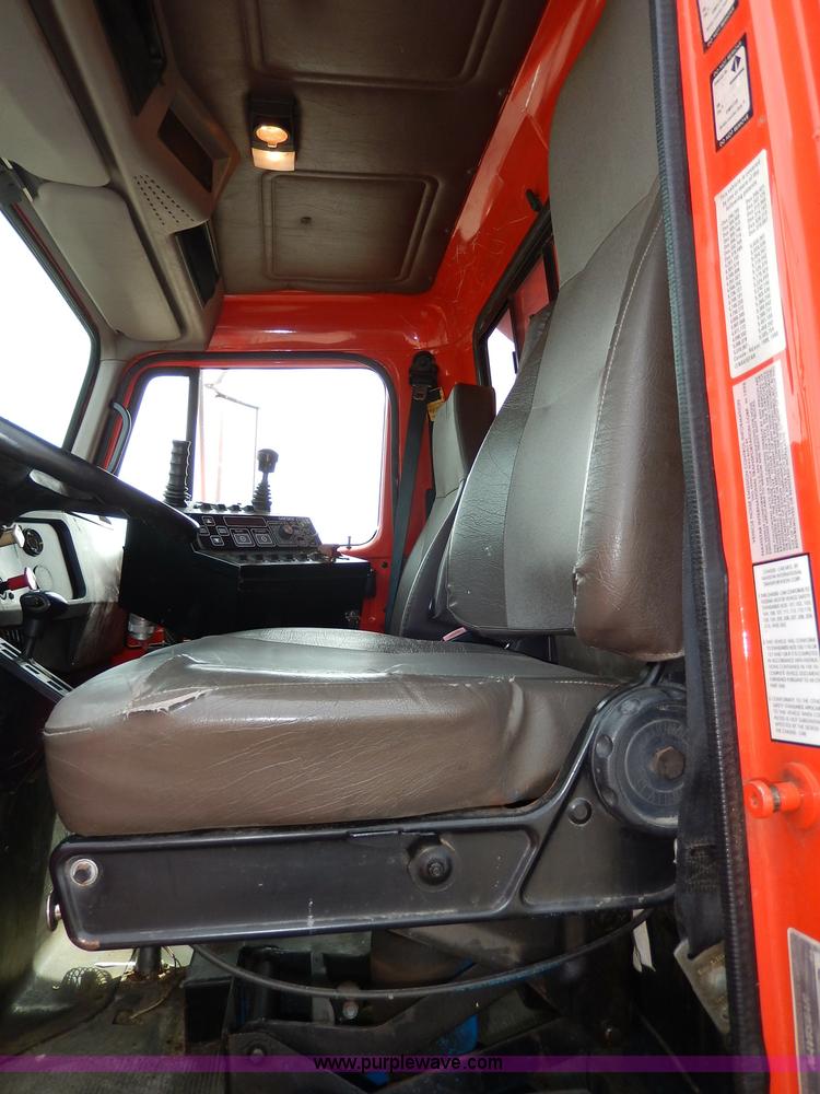 image for item H6936 1999 International 4900 dump truck