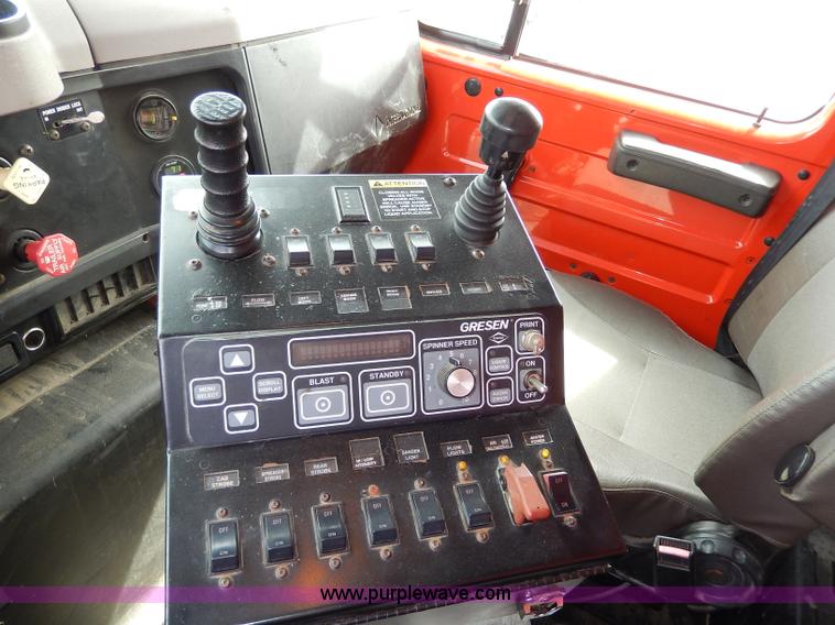 image for item H6936 1999 International 4900 dump truck