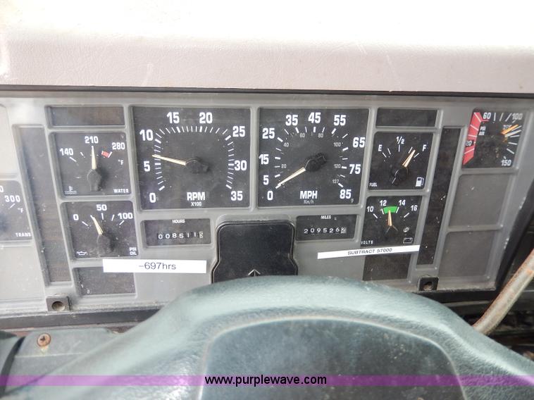 image for item H6936 1999 International 4900 dump truck