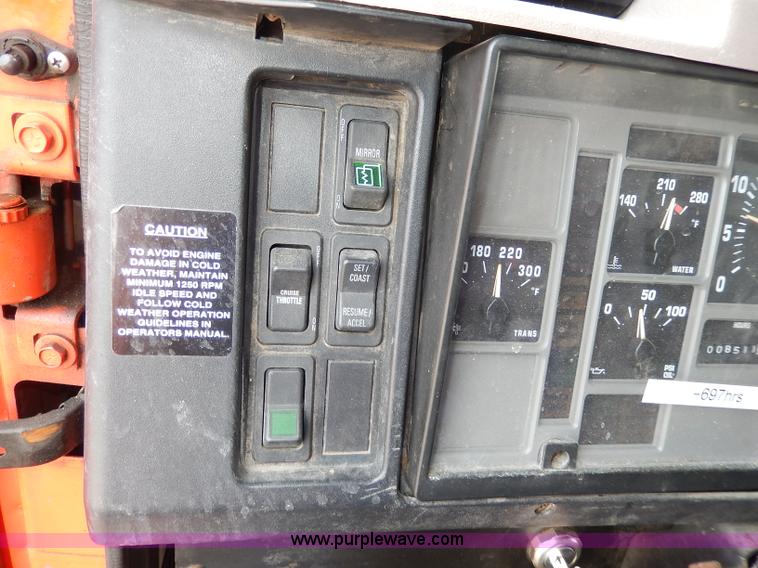 image for item H6936 1999 International 4900 dump truck