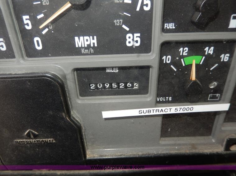 image for item H6936 1999 International 4900 dump truck