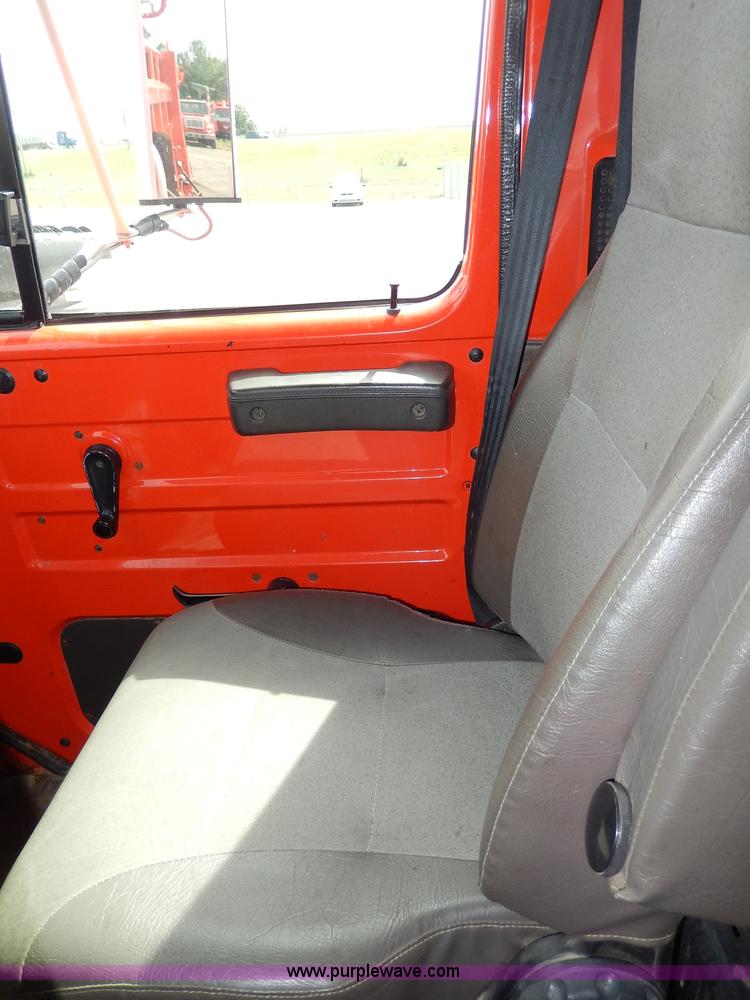 image for item H6936 1999 International 4900 dump truck