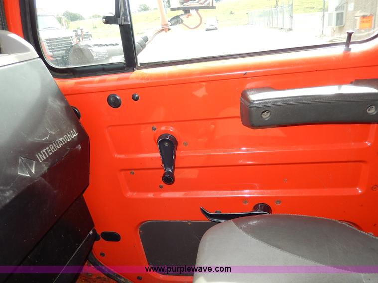 image for item H6936 1999 International 4900 dump truck