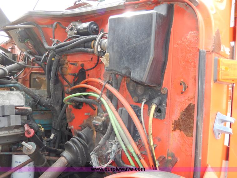 image for item H6936 1999 International 4900 dump truck