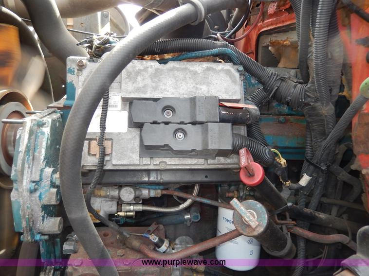 image for item H6936 1999 International 4900 dump truck