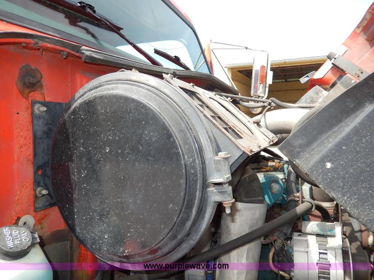 image for item H6936 1999 International 4900 dump truck