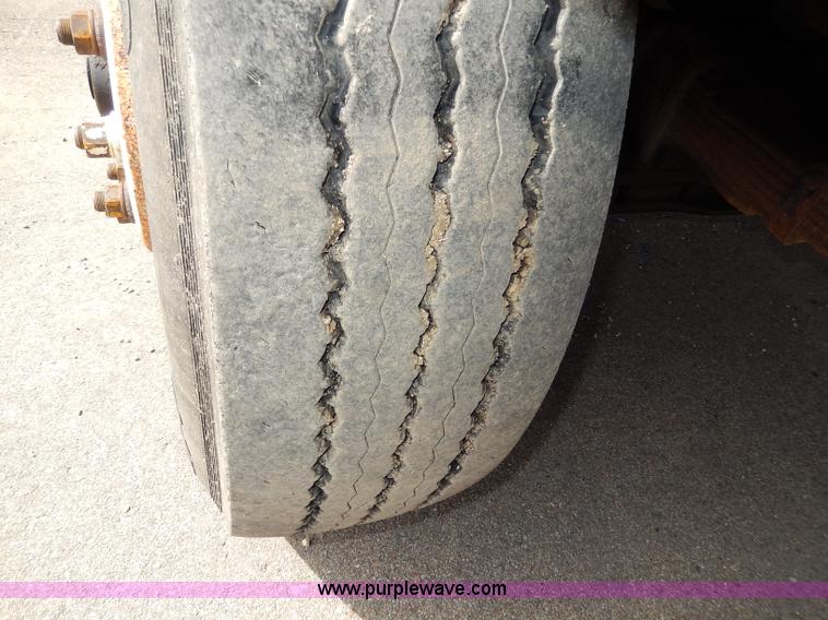 image for item H6936 1999 International 4900 dump truck