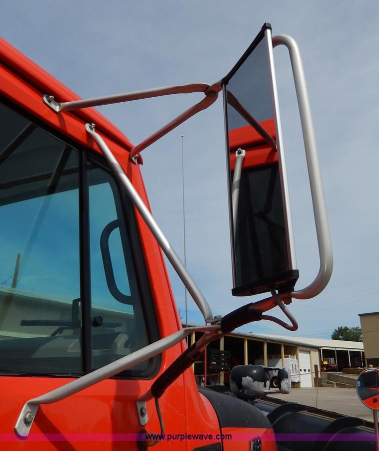 image for item H6936 1999 International 4900 dump truck