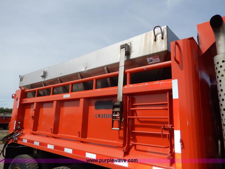 image for item H6936 1999 International 4900 dump truck