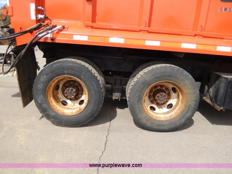 image for item H6936 1999 International 4900 dump truck