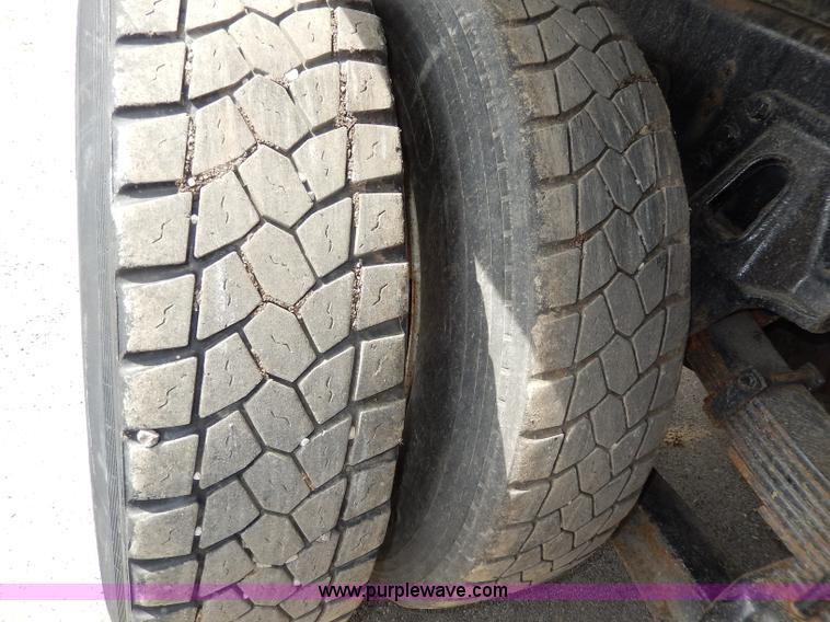 image for item H6936 1999 International 4900 dump truck