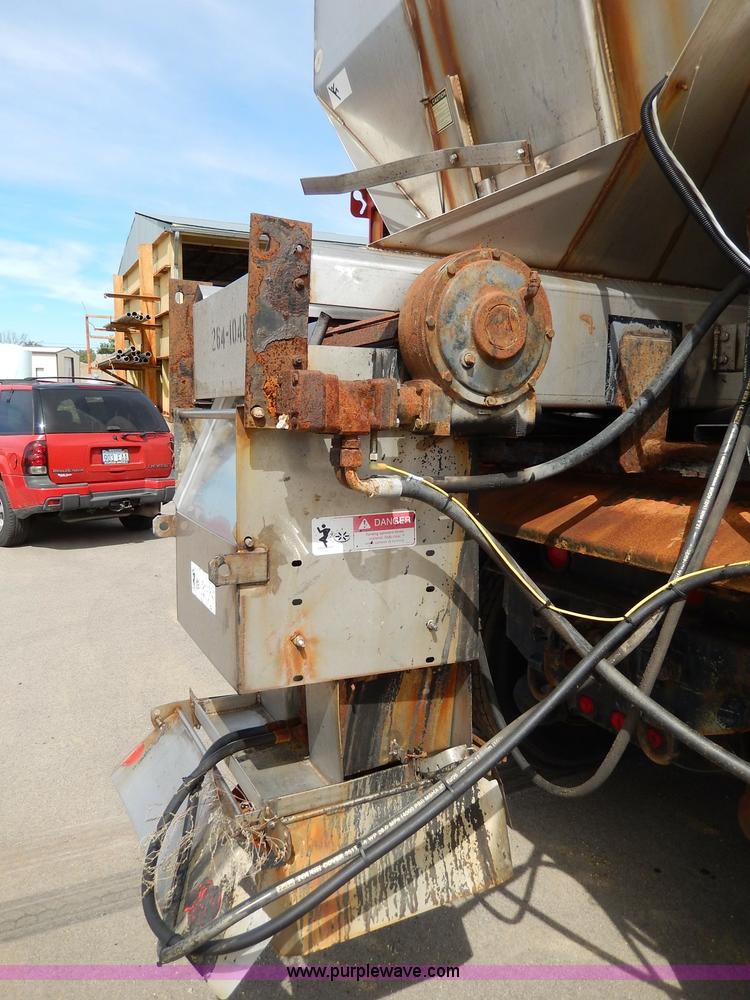 image for item H6936 1999 International 4900 dump truck