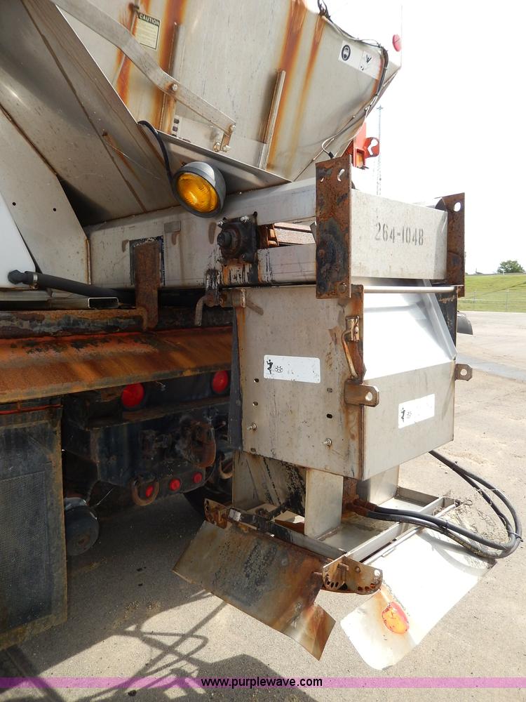 image for item H6936 1999 International 4900 dump truck