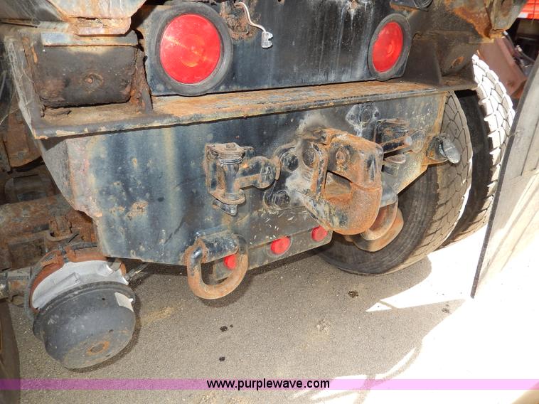 image for item H6936 1999 International 4900 dump truck