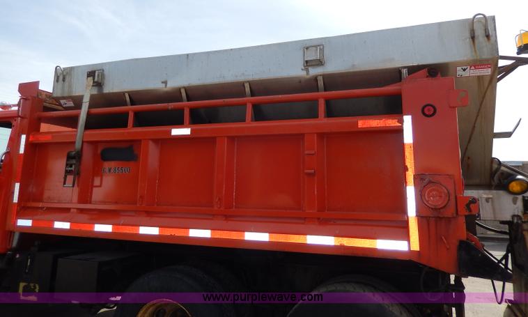 image for item H6936 1999 International 4900 dump truck