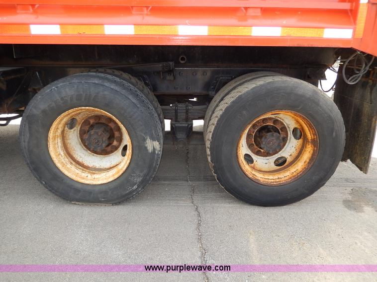 image for item H6936 1999 International 4900 dump truck