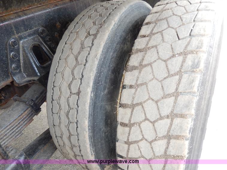 image for item H6936 1999 International 4900 dump truck