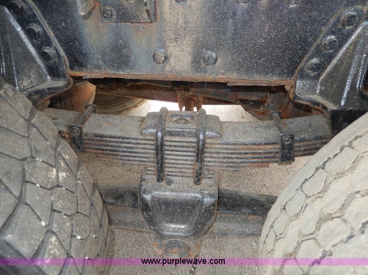 image for item H6936 1999 International 4900 dump truck