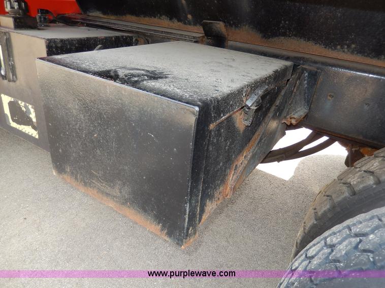 image for item H6936 1999 International 4900 dump truck