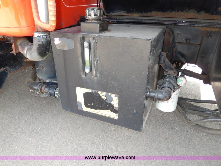 image for item H6936 1999 International 4900 dump truck