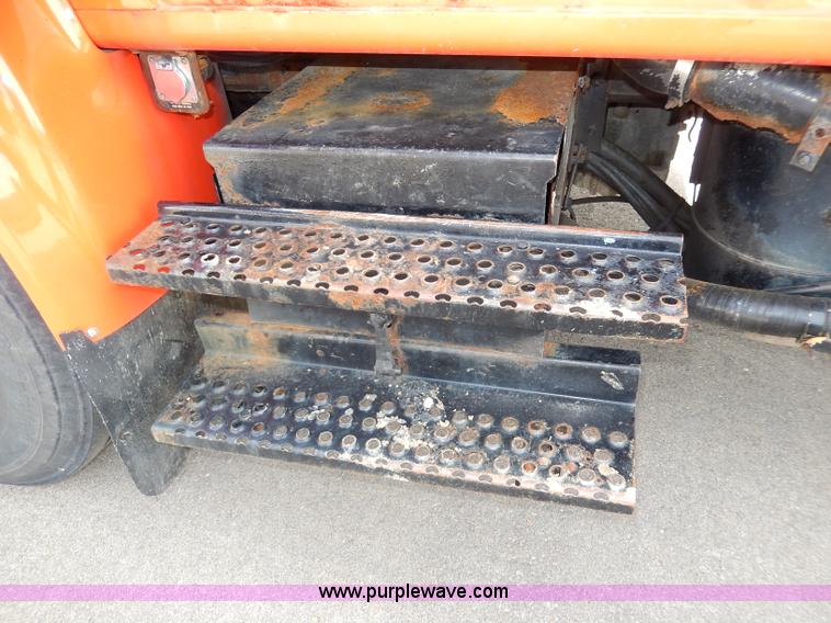 image for item H6936 1999 International 4900 dump truck