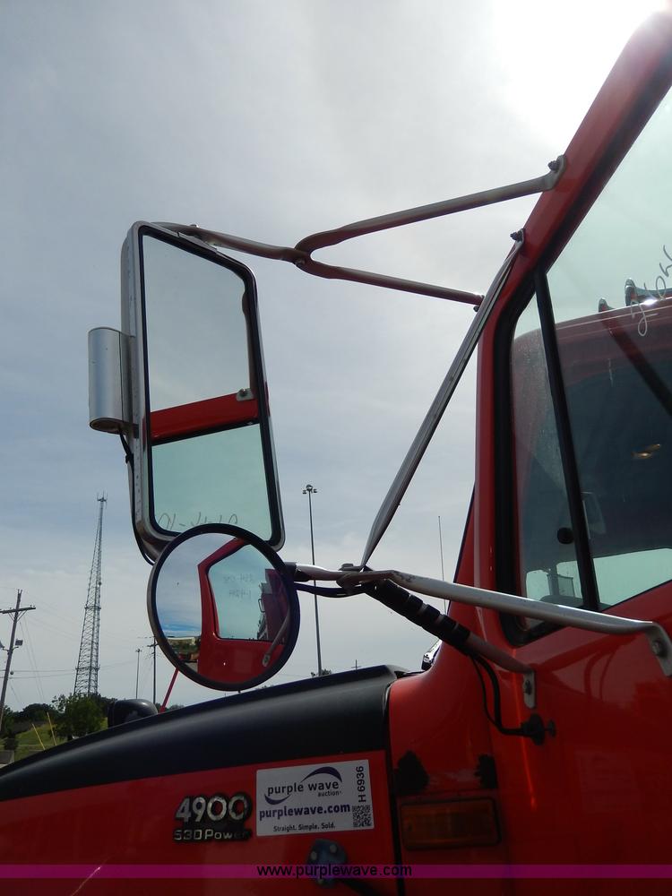 image for item H6936 1999 International 4900 dump truck