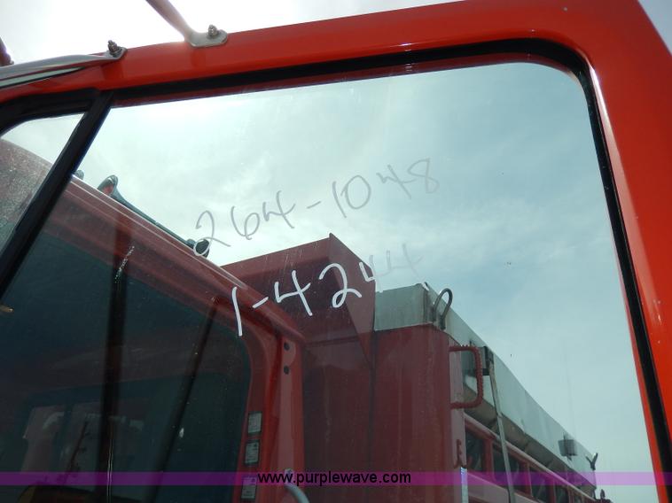 image for item H6936 1999 International 4900 dump truck