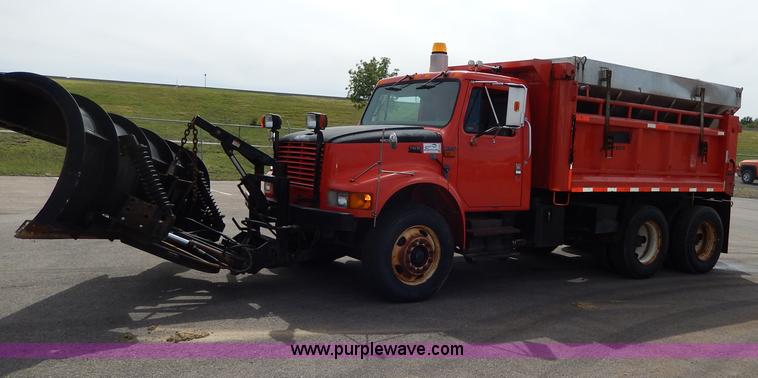 image for item H6938 1999 International 4900 dump truck