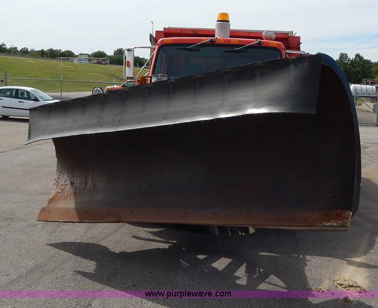 image for item H6938 1999 International 4900 dump truck