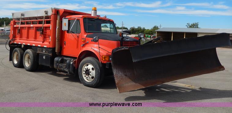 image for item H6938 1999 International 4900 dump truck