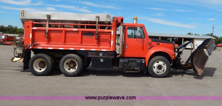 image for item H6938 1999 International 4900 dump truck