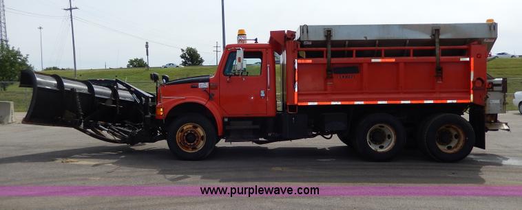 image for item H6938 1999 International 4900 dump truck