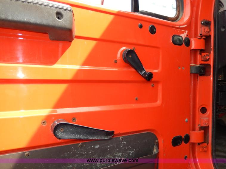 image for item H6938 1999 International 4900 dump truck